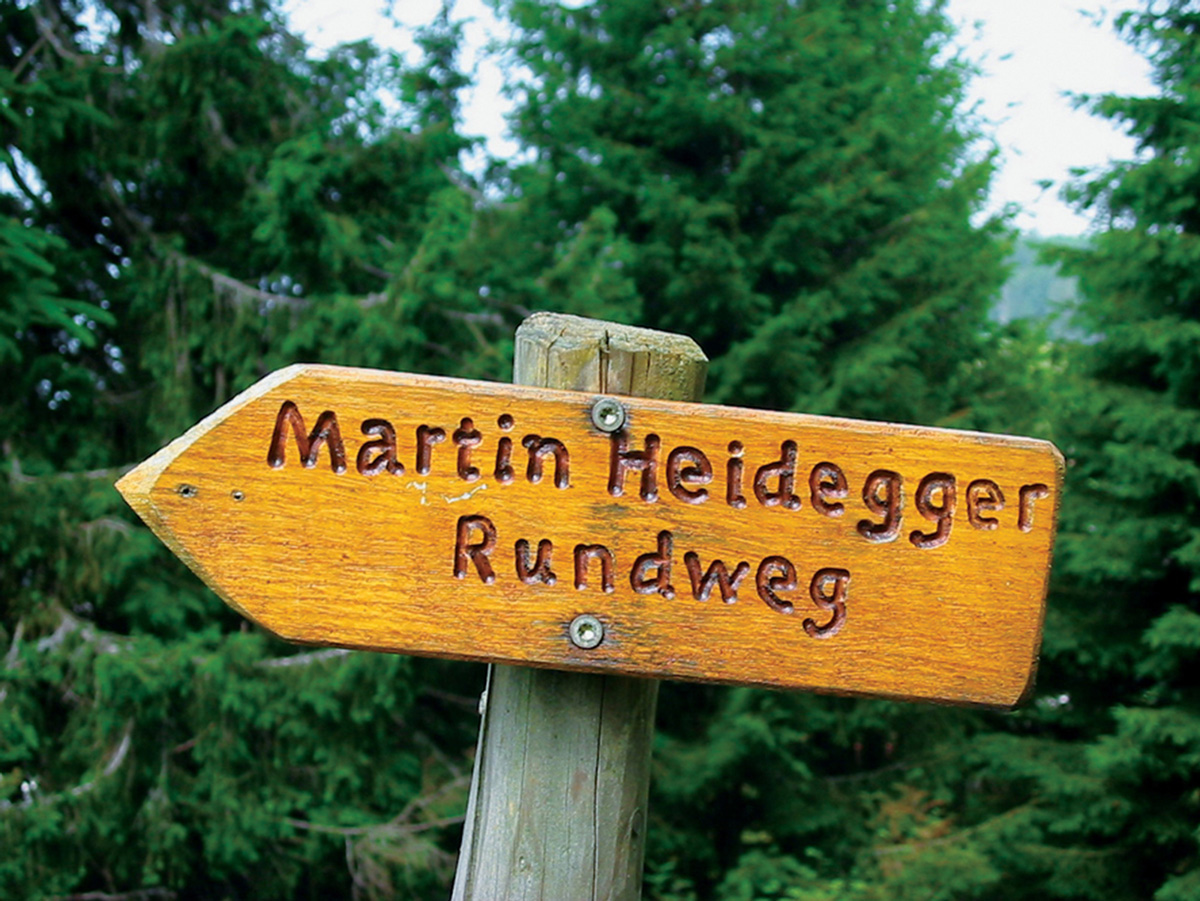 A photograph of a path marker for the Martin Heidegger Rundweg.