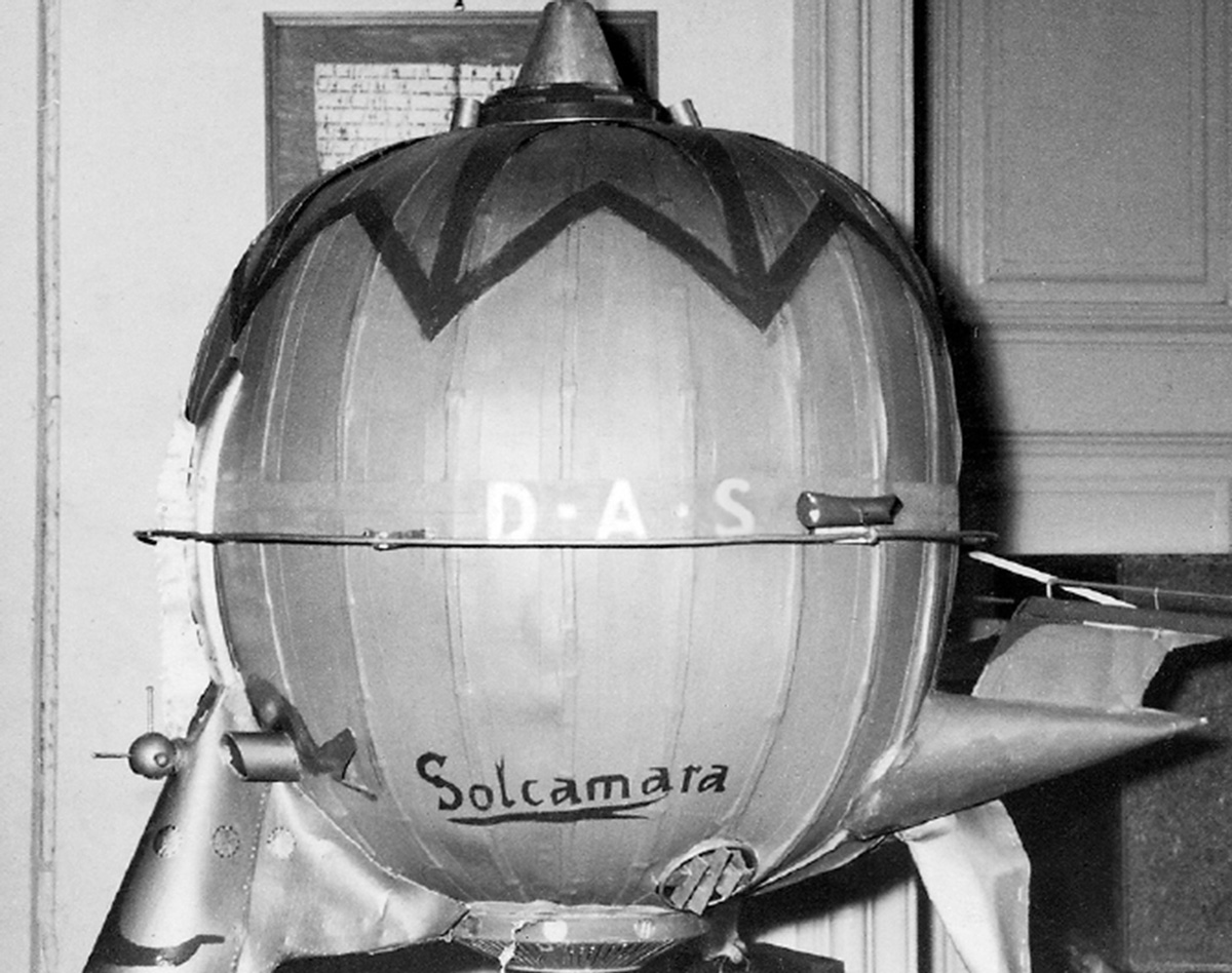 A photograph of one of Janke’s spaceships, which has a spherical central body and “D.A.S.” and “Solcamara” painted on its side.