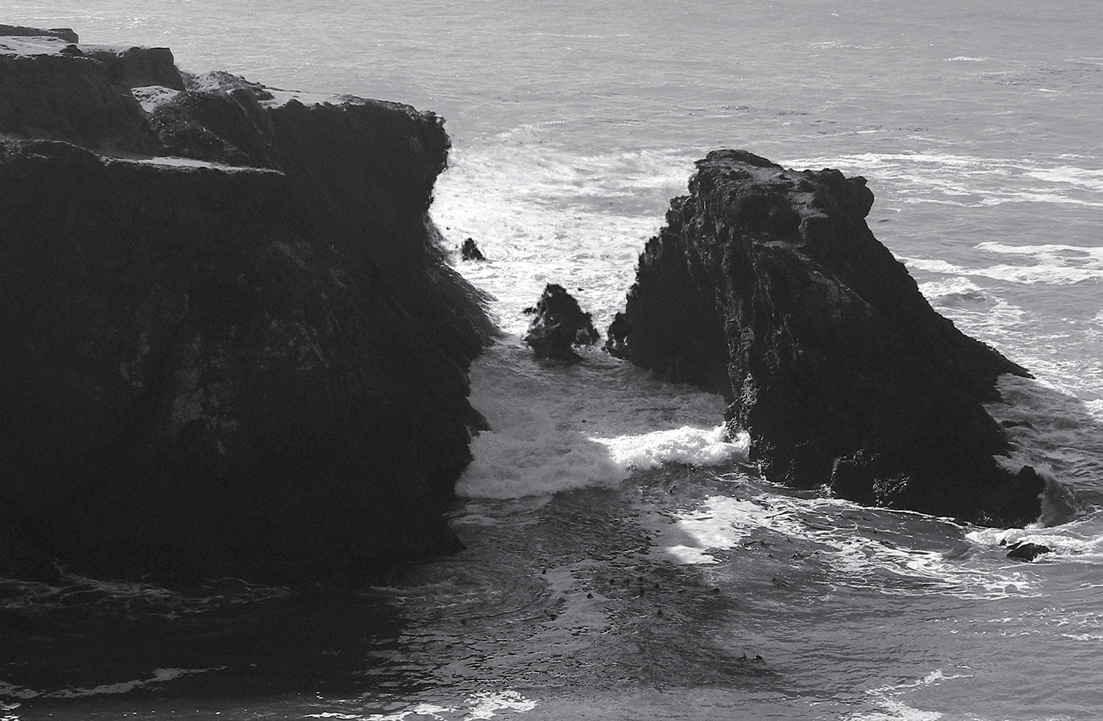A photograph taken at Cabrillo's Arch after its collapse. 