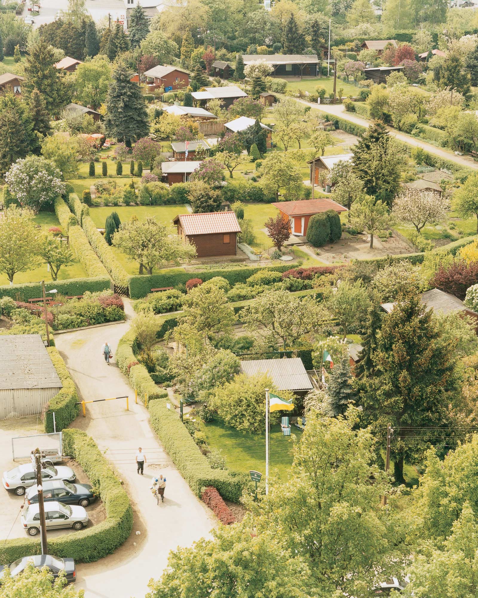 Aerial photograph of allotment gardens in a German city. To learn more about their peculiar history, see Jan Turowski’s article from this issue titled “Schreber Gardens.”