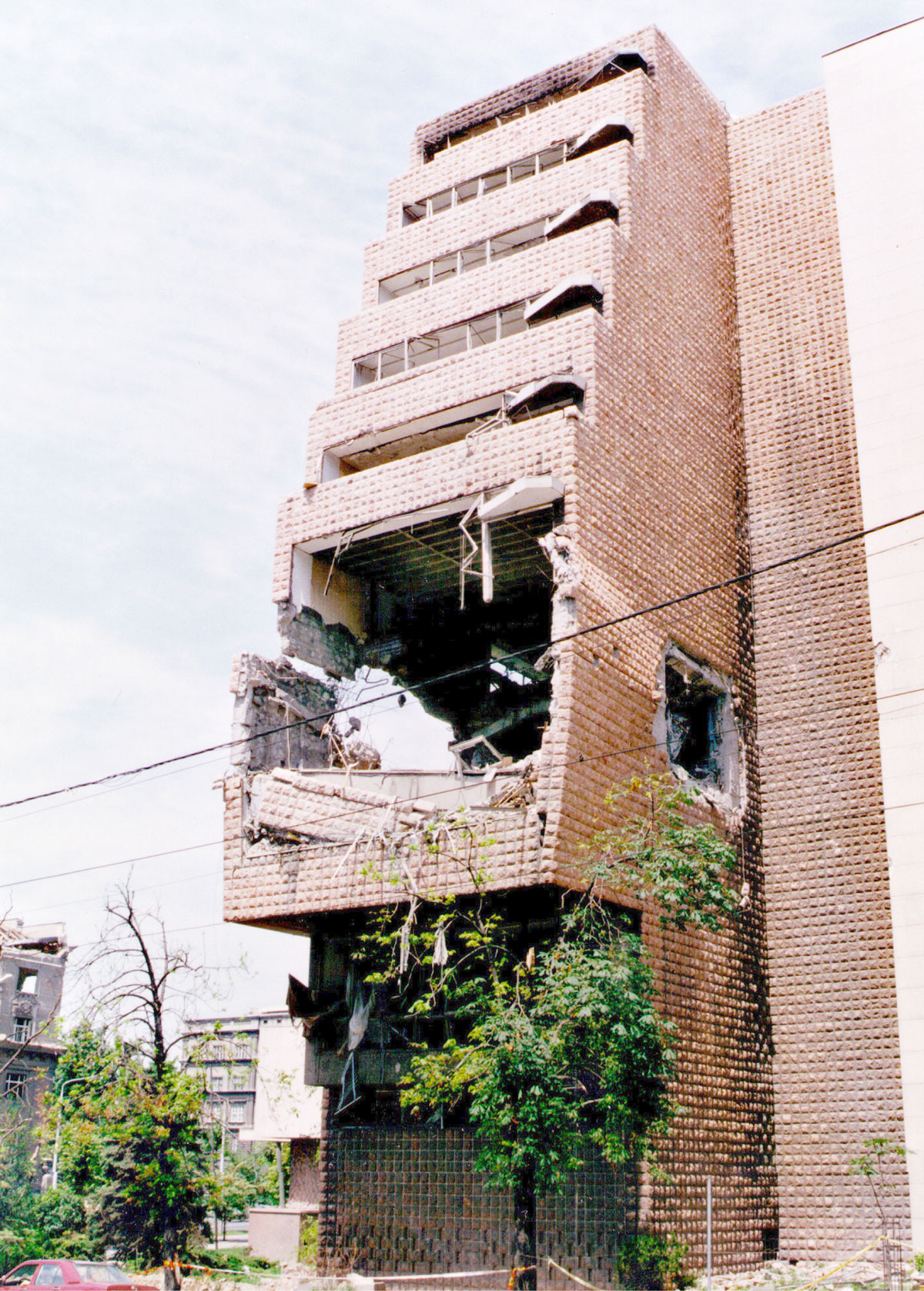 Wing of the Army Headquarters after NATO bombing. Photograph by Vladimir Kulic.