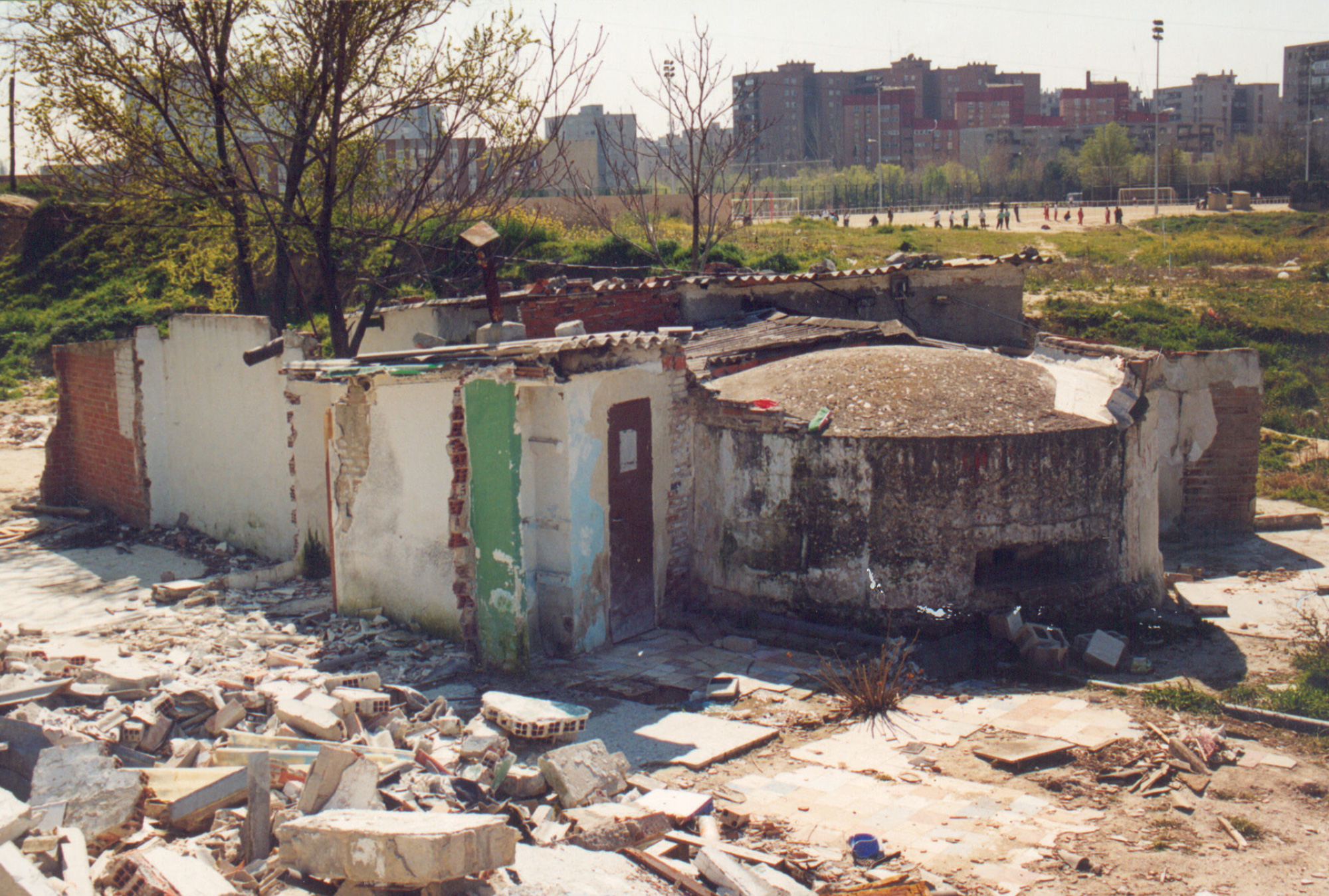 A photograph of an excavated bunker from the Spanish Civil War.