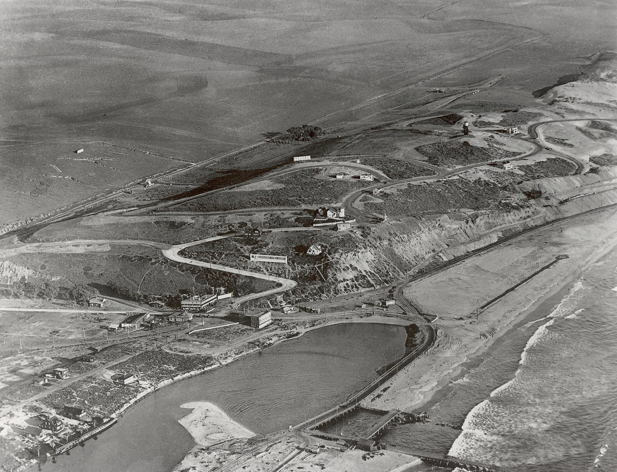 An aerial photograph of the coast of Playa del Rey, California, circa 1925.