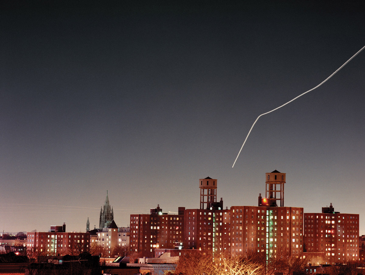 Long-exposure photograph from 2001 of a flight path by Hans Wilschut, entitled Pointer.
