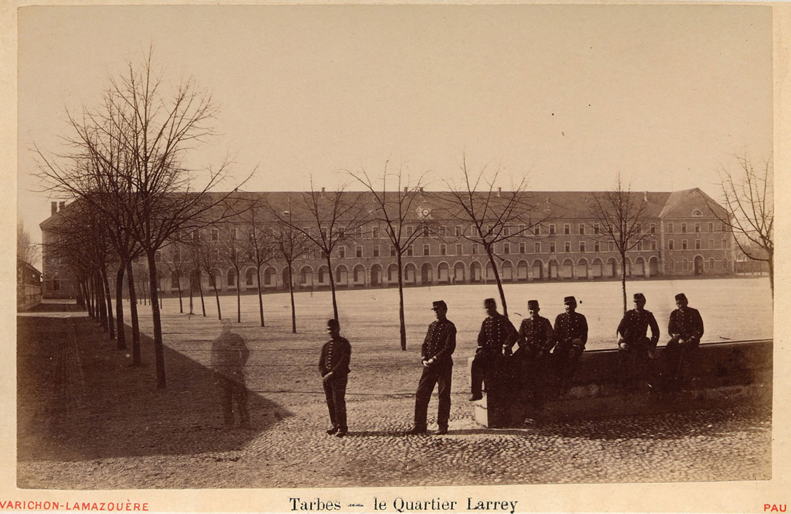 Sepia photograph of French soldiers.