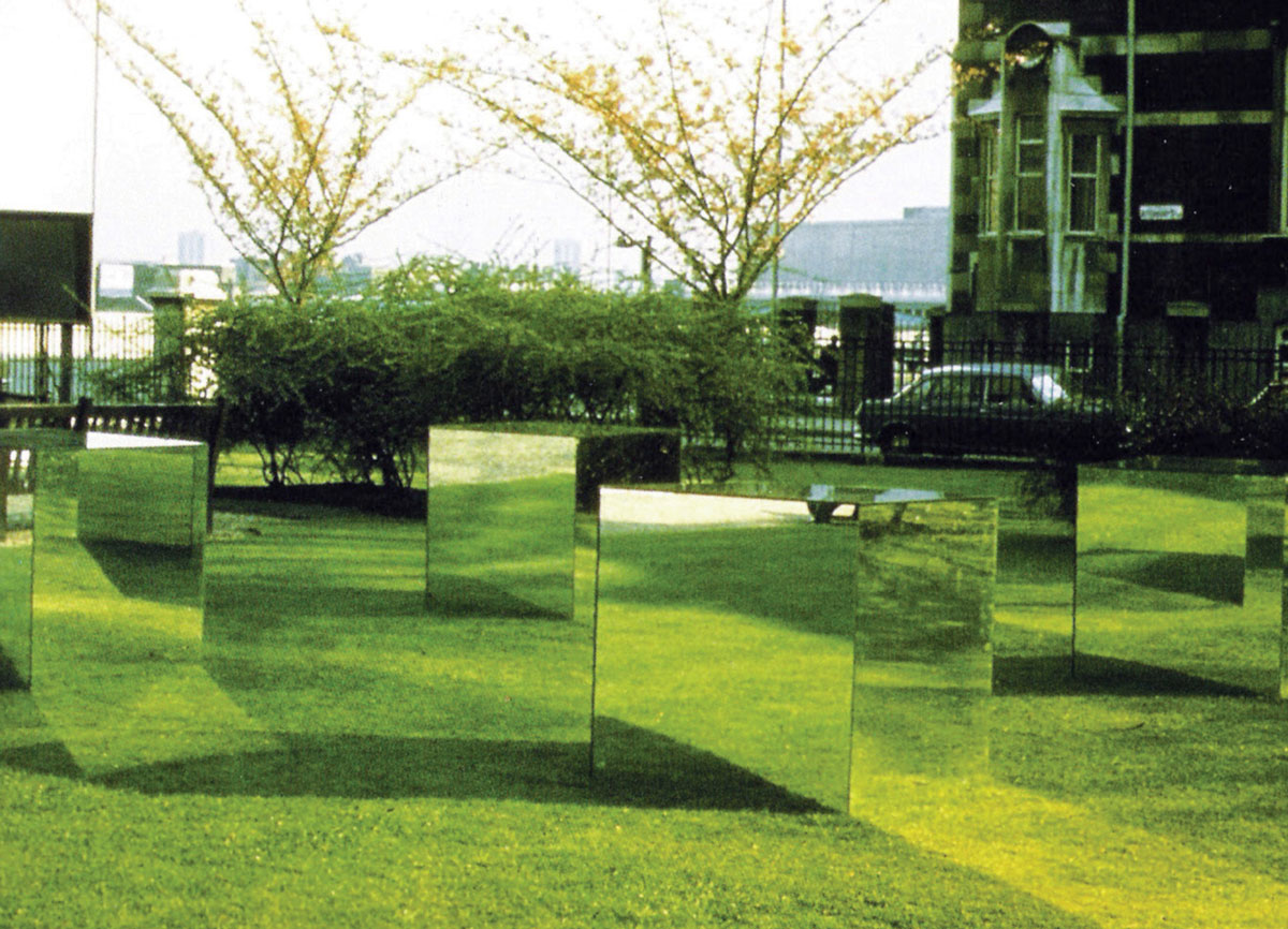Robert Morris, Untitled (Mirrored Cubes), 1965.