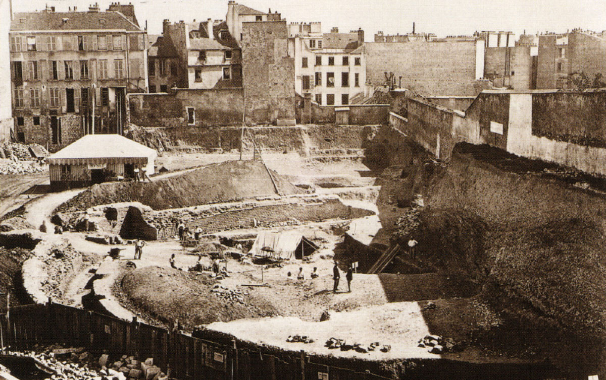 Photograph of the 1870 excavation of the arènes de Lutèce.