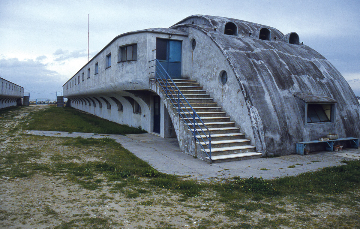 A photograph of the dormitory at Le Navi in Cattolica designed by Clemente Busiri Vici in 1932.