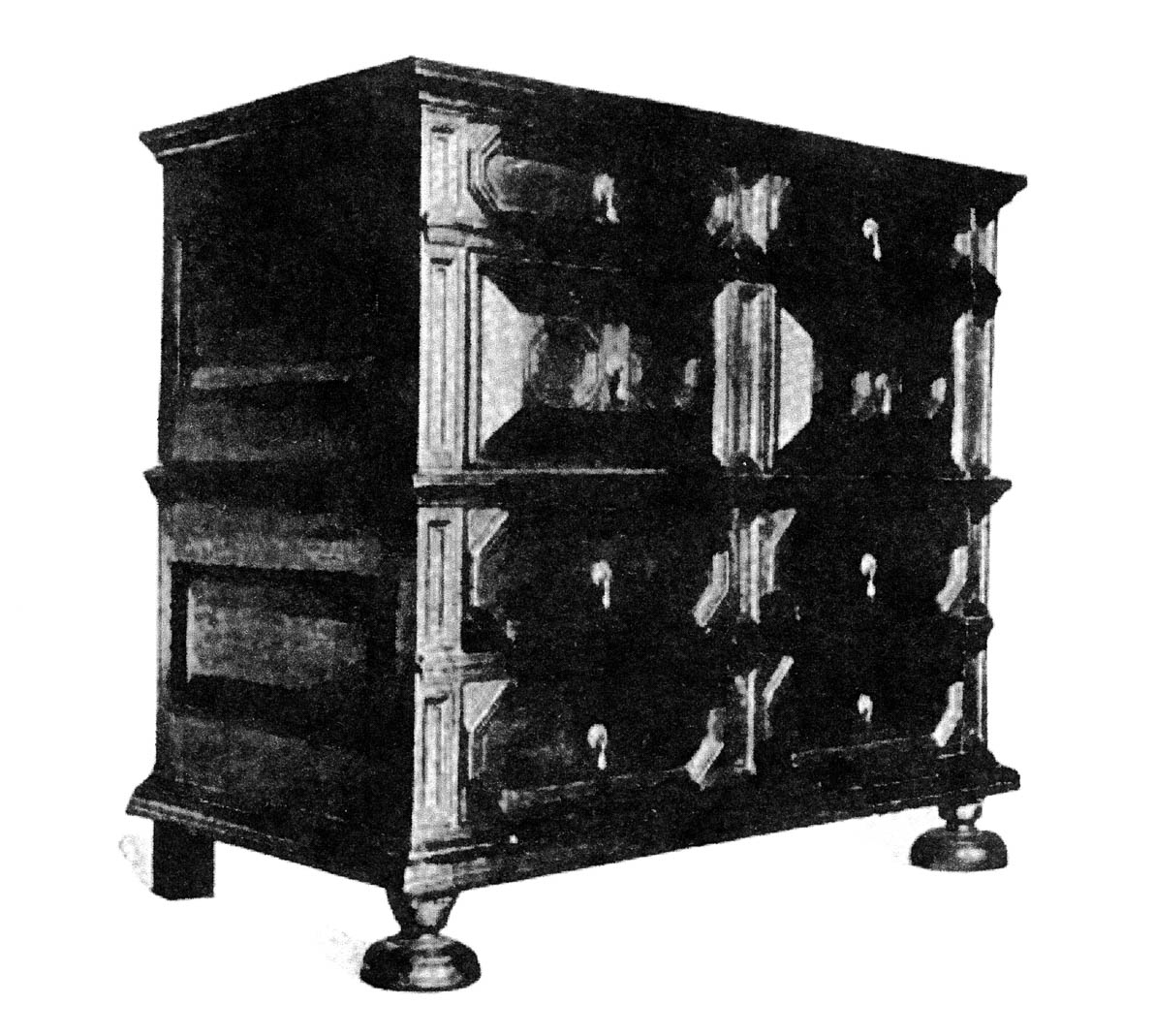 Paneled chest of drawers with flat onion turned feet, 1675–1700. Illustration in Luke Vincent Lockwood, Colonial Furniture in America, 1926.