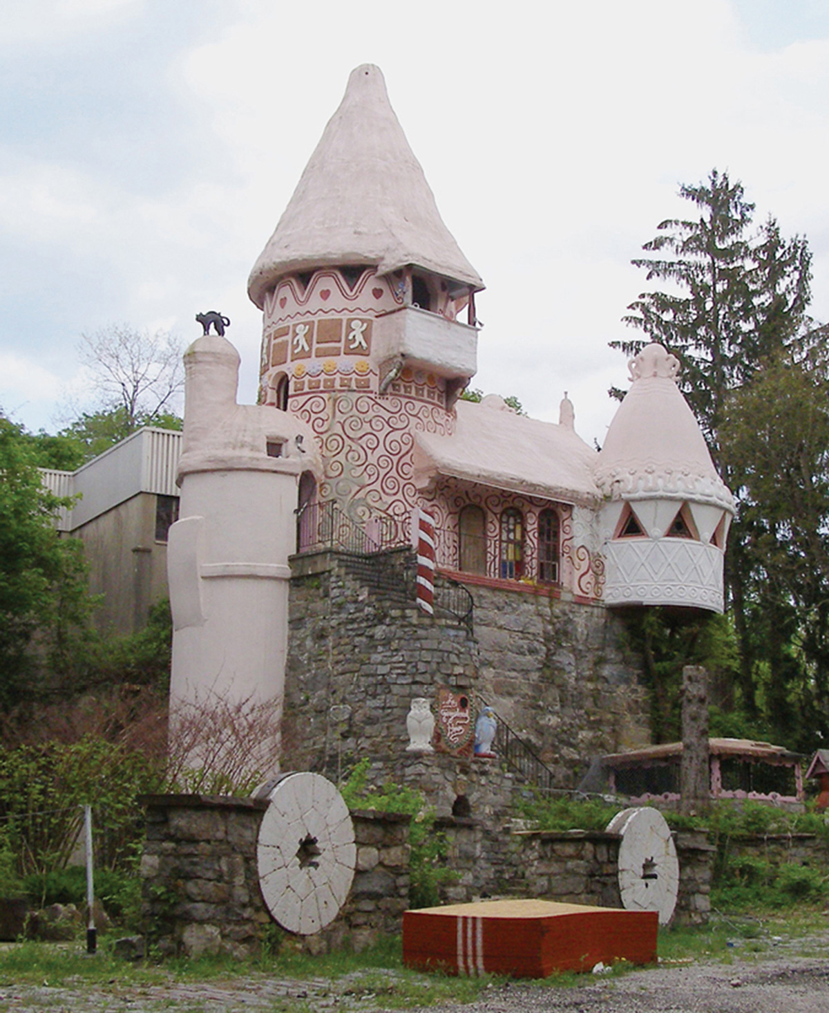 A photograph of the castle as it looks today.