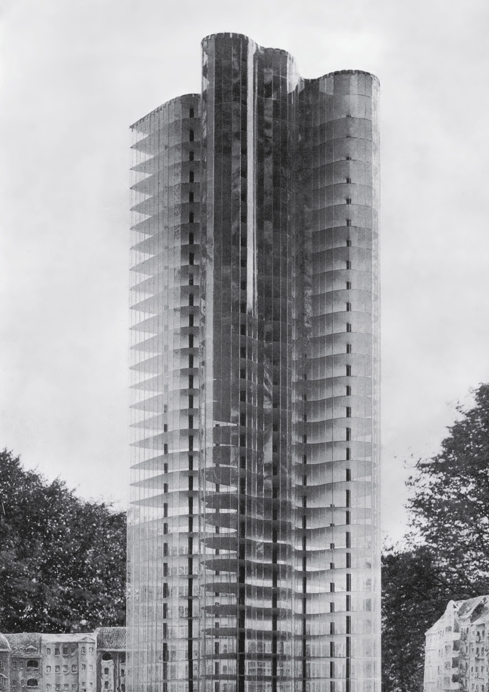 A photograph of the experimental model of nineteen twenty-two made for Mies van der Rohe’s Glass Skyscraper Project.