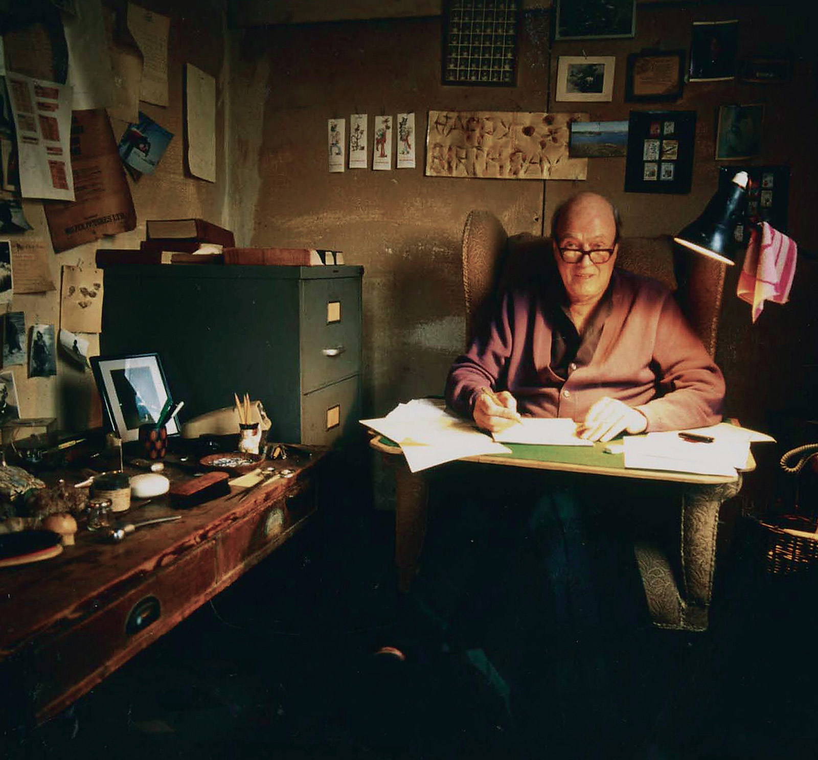 A 1990 photograph of Roald Dahl in his writing hut. 