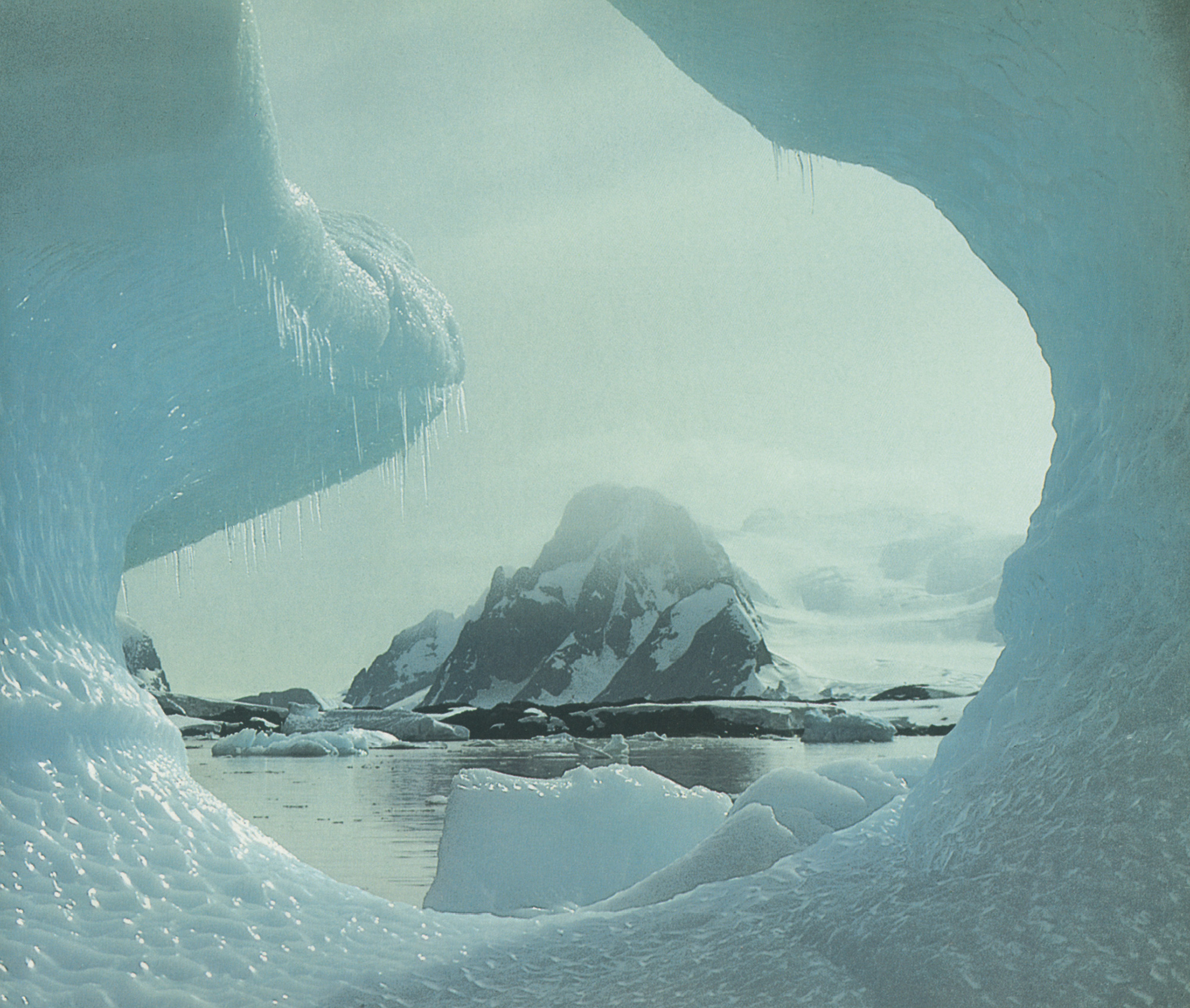 A photograph of Ross Island in Antartica.
