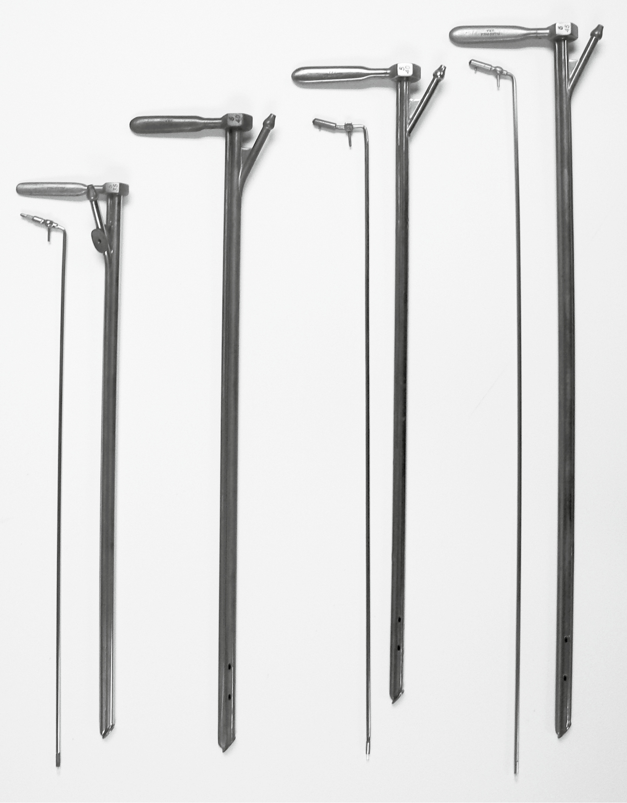 A photograph of an array of scopes from Jackson’s instrumentarium, with accompanying distal lights.