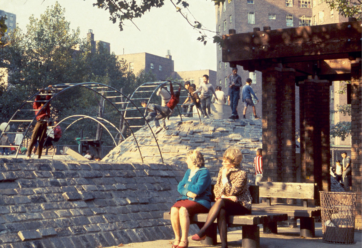 A photograph of Friedberg’s playground for Jacob Riis Plaza on Manhattan’s Lower East Side. 