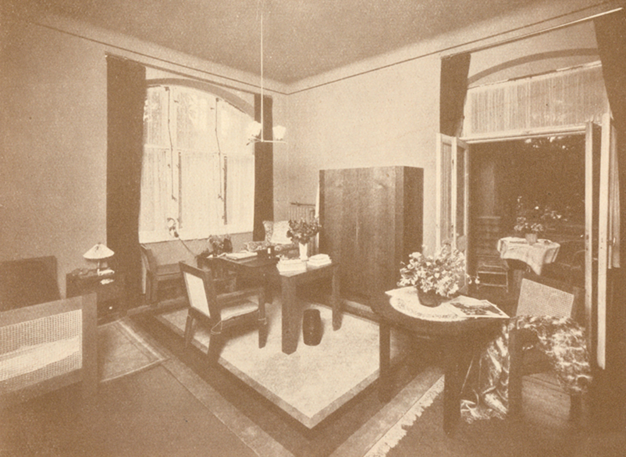 A nineteen twenty-seven photograph of a double bedroom at Sanatorium Schloss Tegel, Berlin.