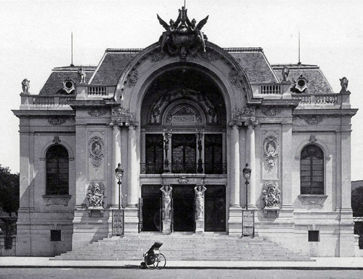 A photograph of Saigon's Municipal Theater, published in the 1955 book “Archives de l’Indochine.”
