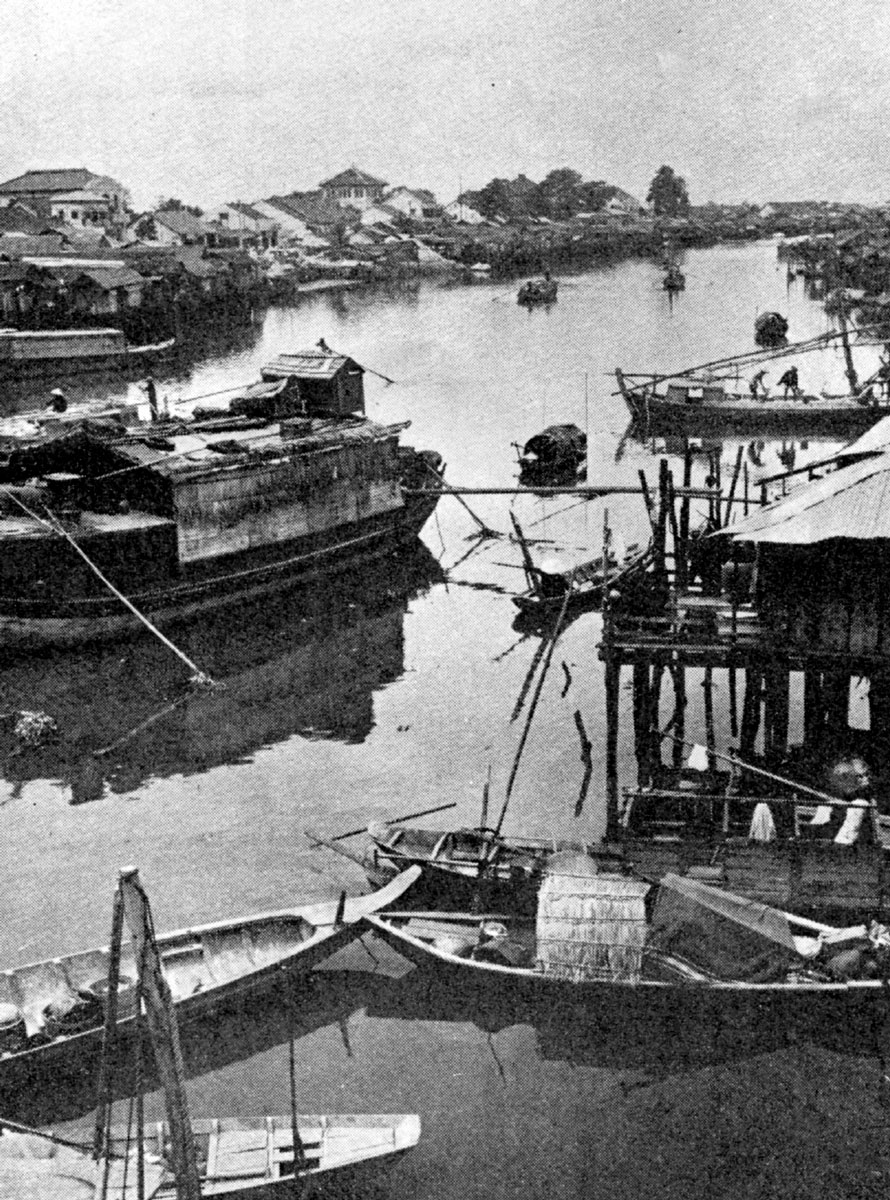 A photograph of boats on a river in Saigon. From a 1959 book published by the American Women’s Association of Saigon entitled “Saigon: A Booklet of Helpful Information for American in Vietnam.”