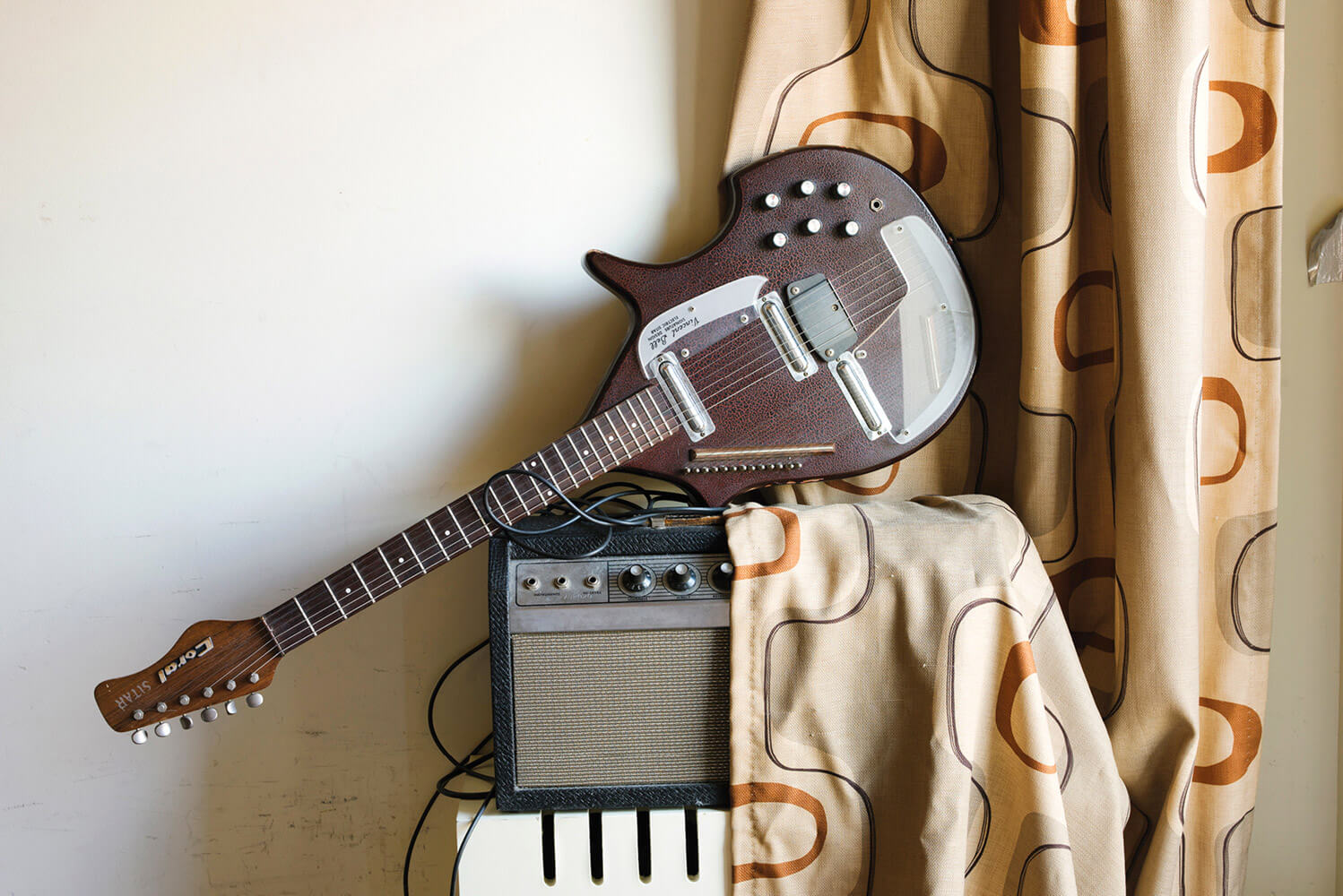 A photograph of a Coral electric sitar.