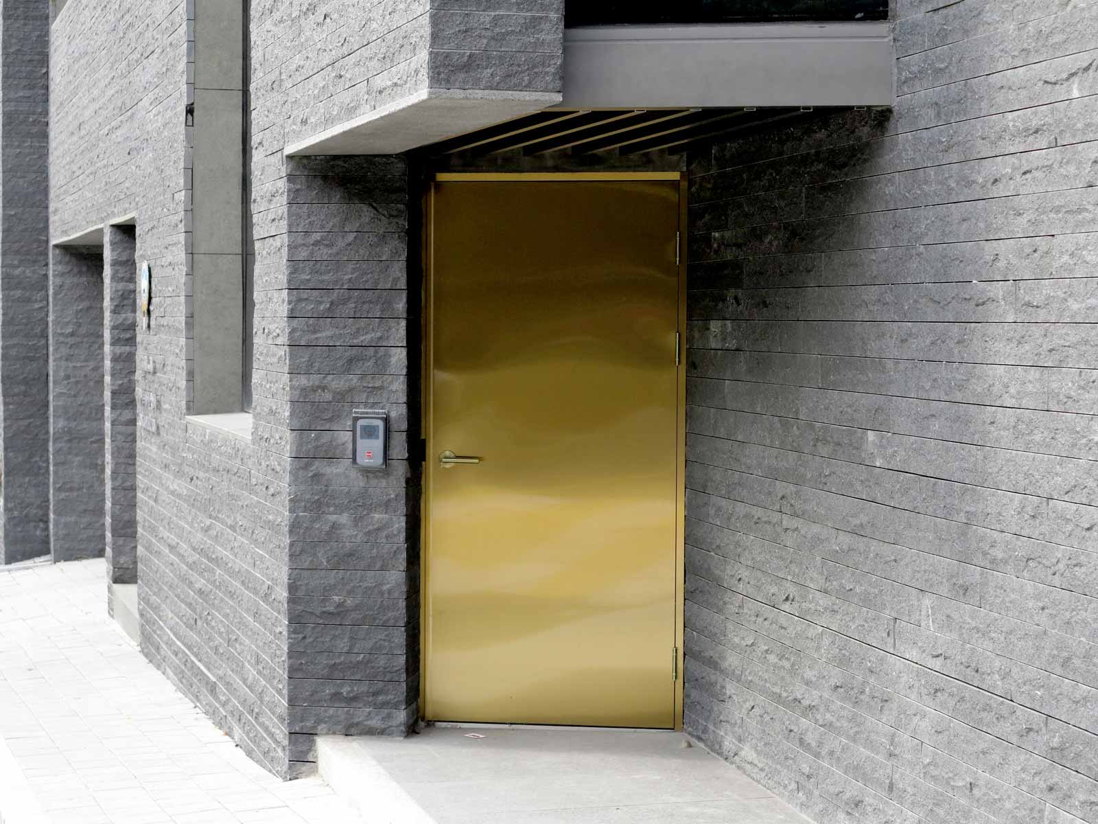 Photograph of the backdoor of an embassy.