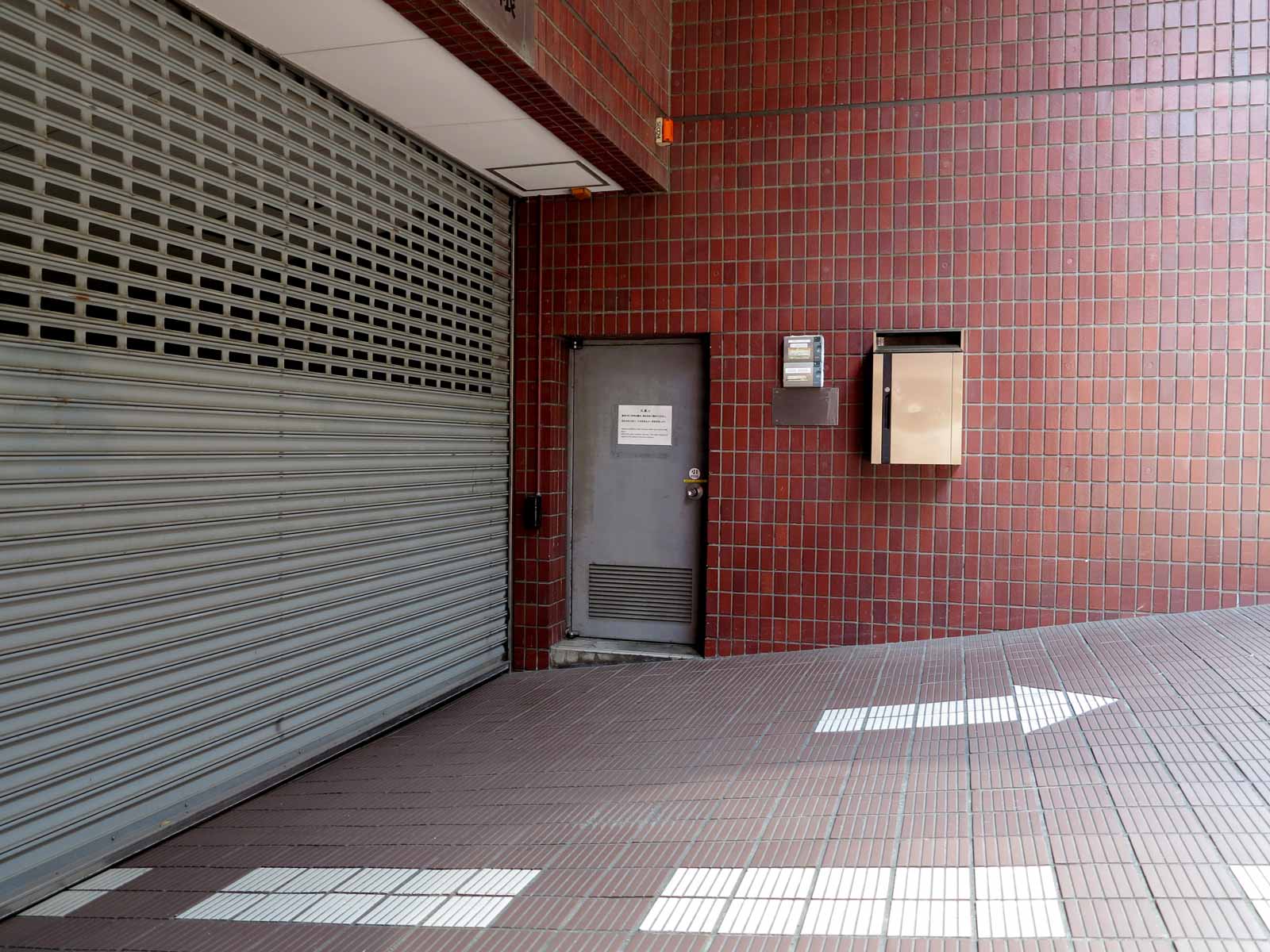 Photograph of the backdoor of an embassy.
