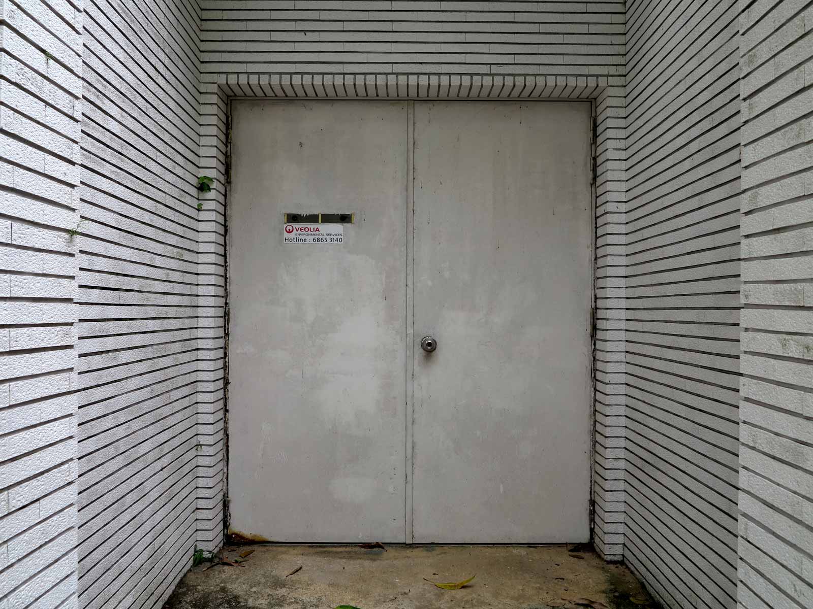 Photograph of the backdoor of an embassy.