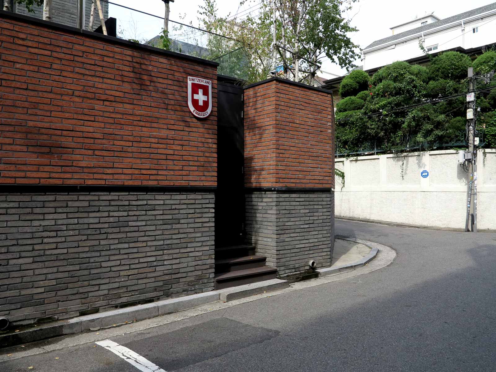 Photograph of the backdoor of an embassy.