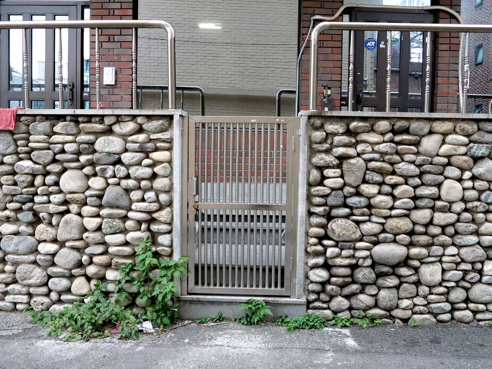 Photograph of the backdoor of an embassy.