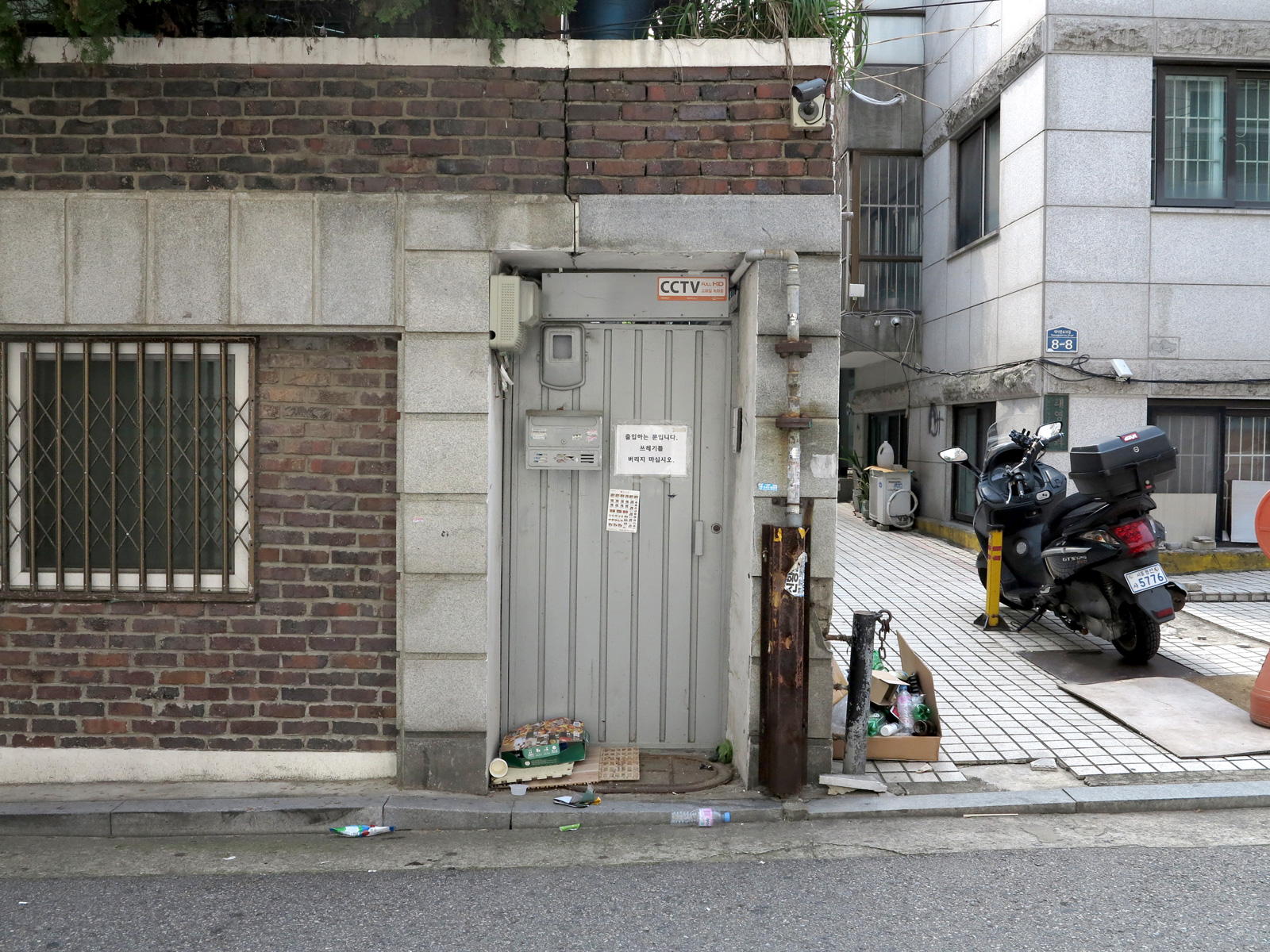 Photograph of the backdoor of an embassy.