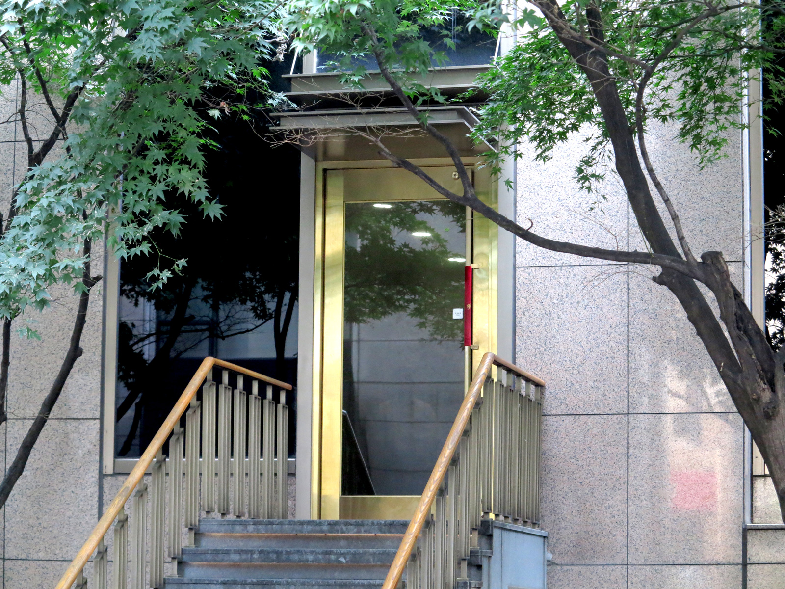 Photograph of the backdoor of an embassy.