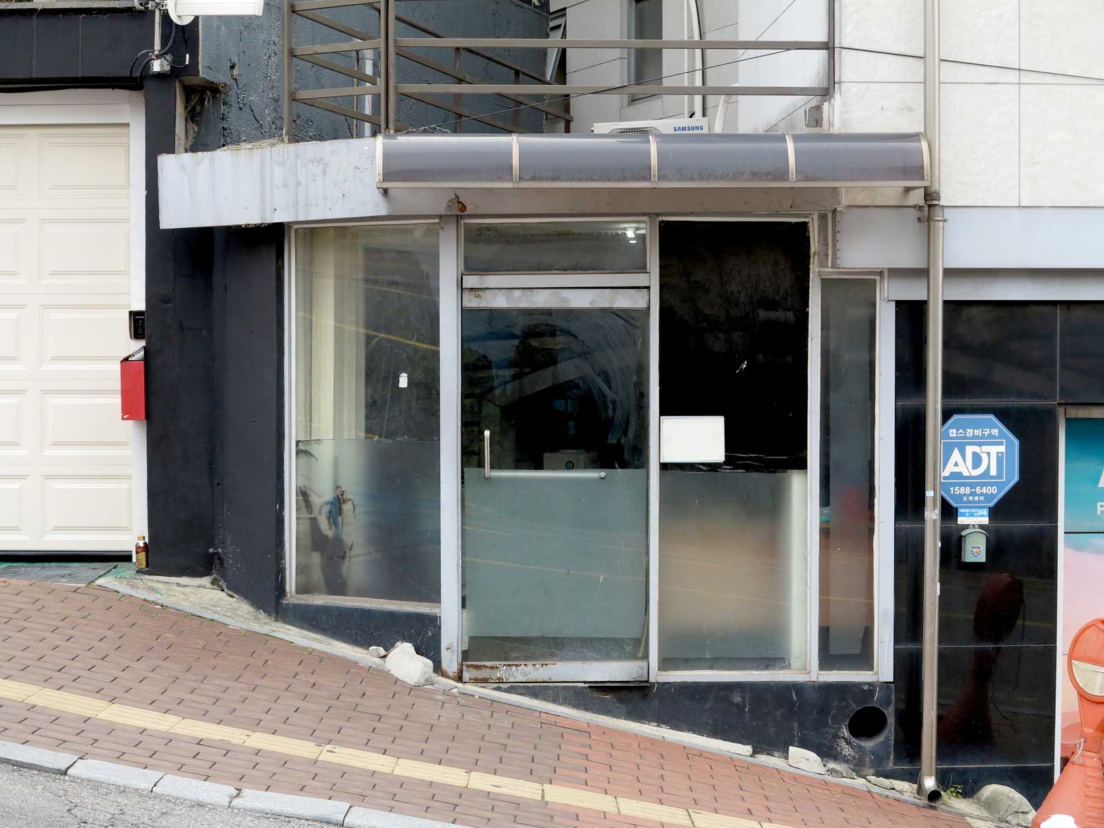 Photograph of the backdoor of an embassy.