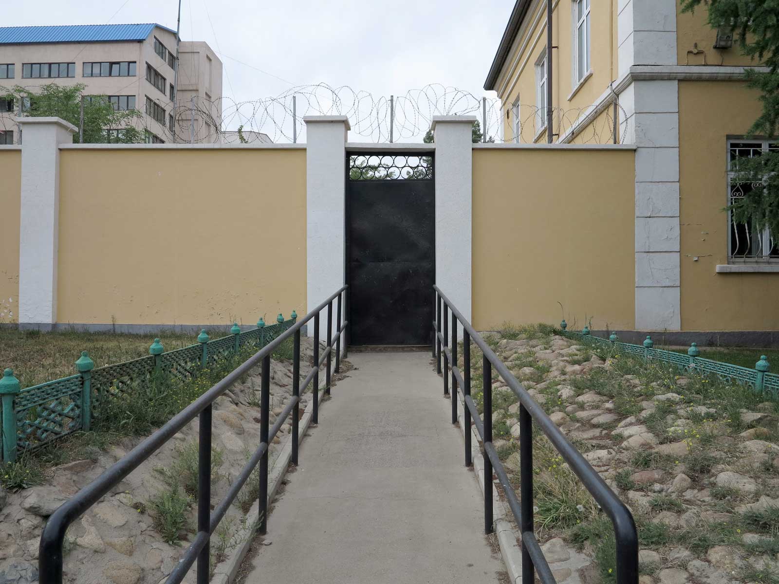 Photograph of the backdoor of an embassy.