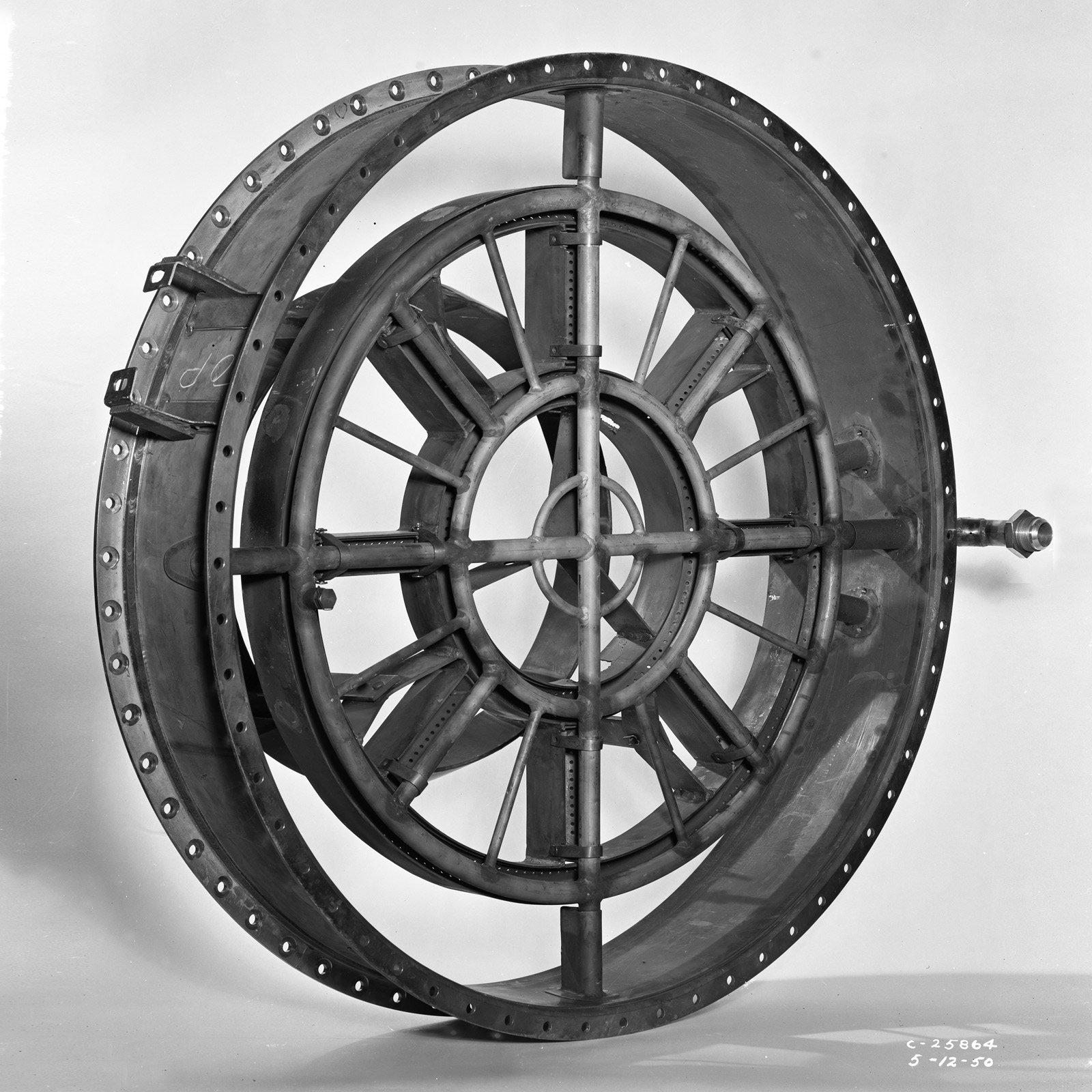 Photograph of flameholder.