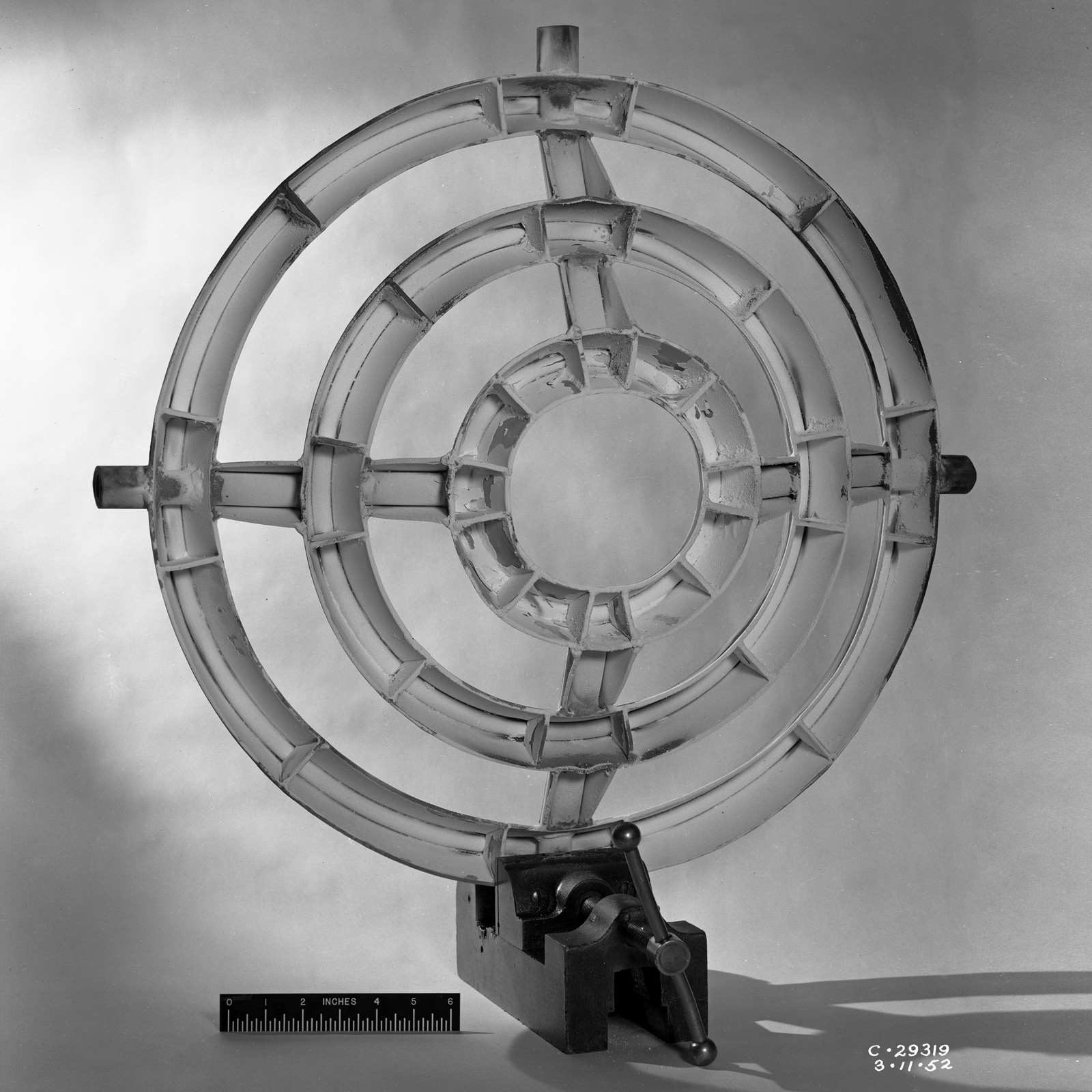 Photograph of flameholder.