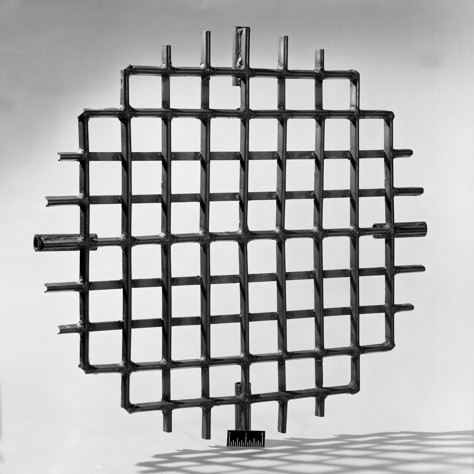 Photograph of flameholder.