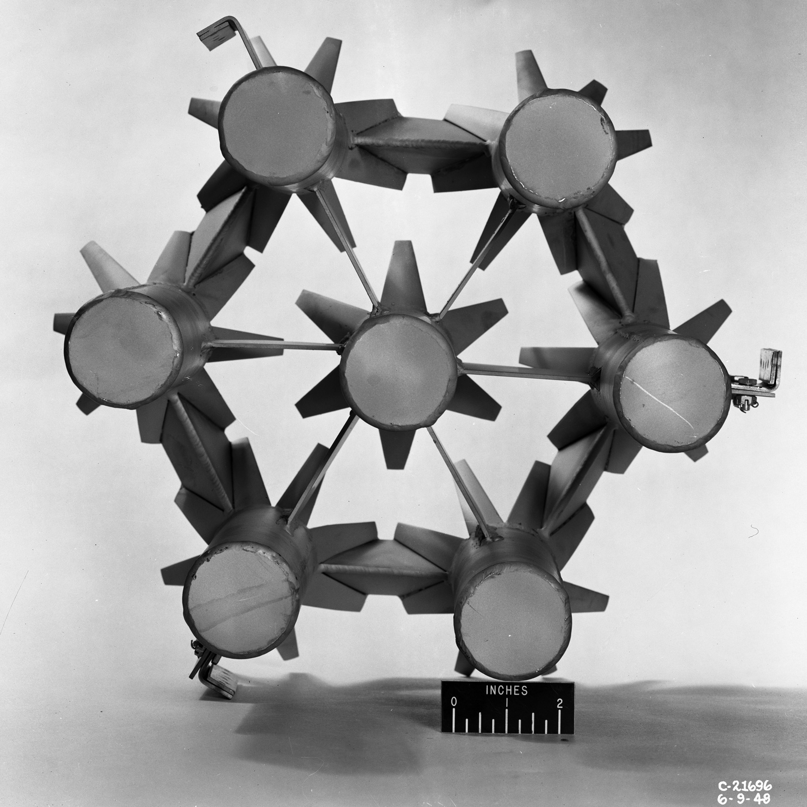 Photograph of flameholder.