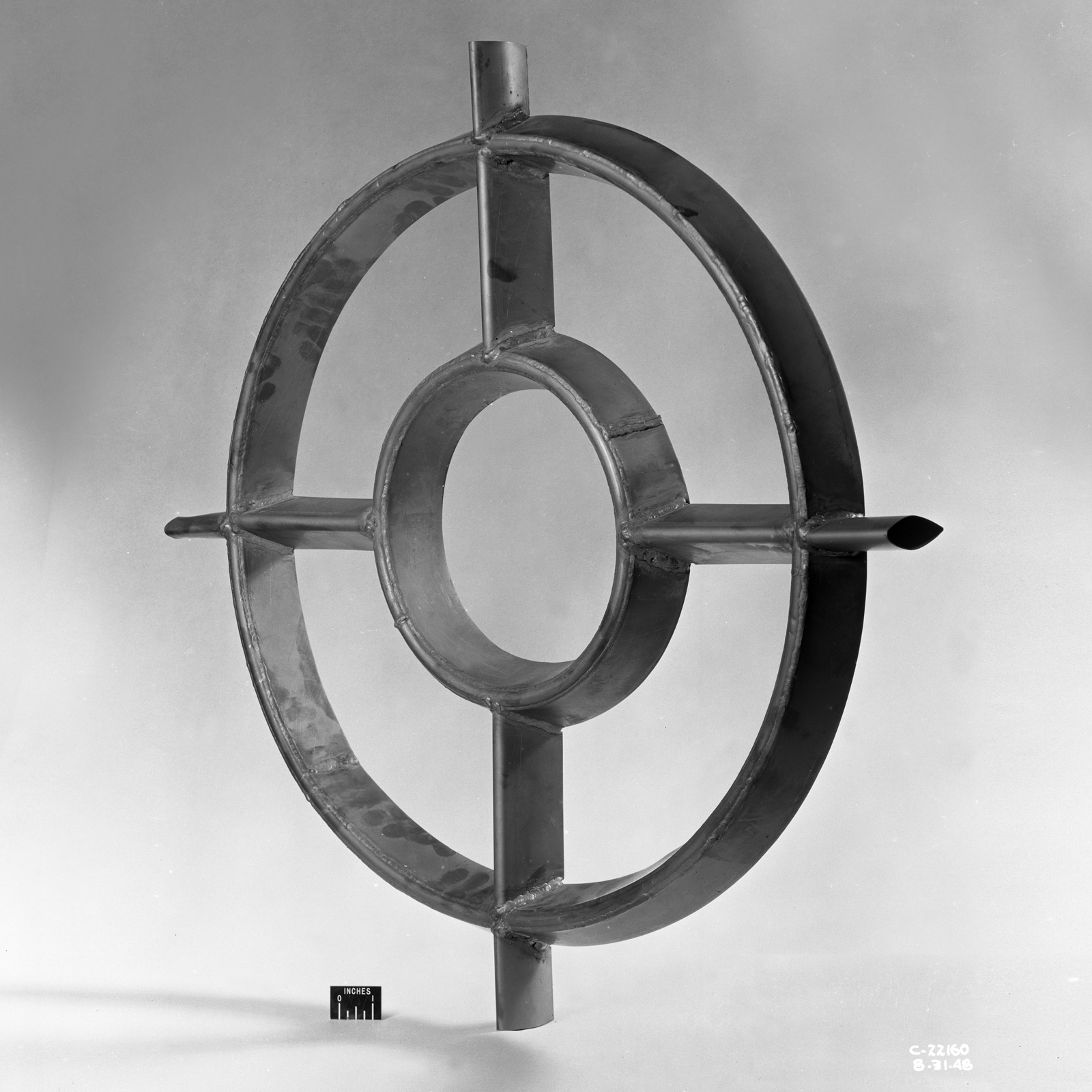 Photograph of flameholder.