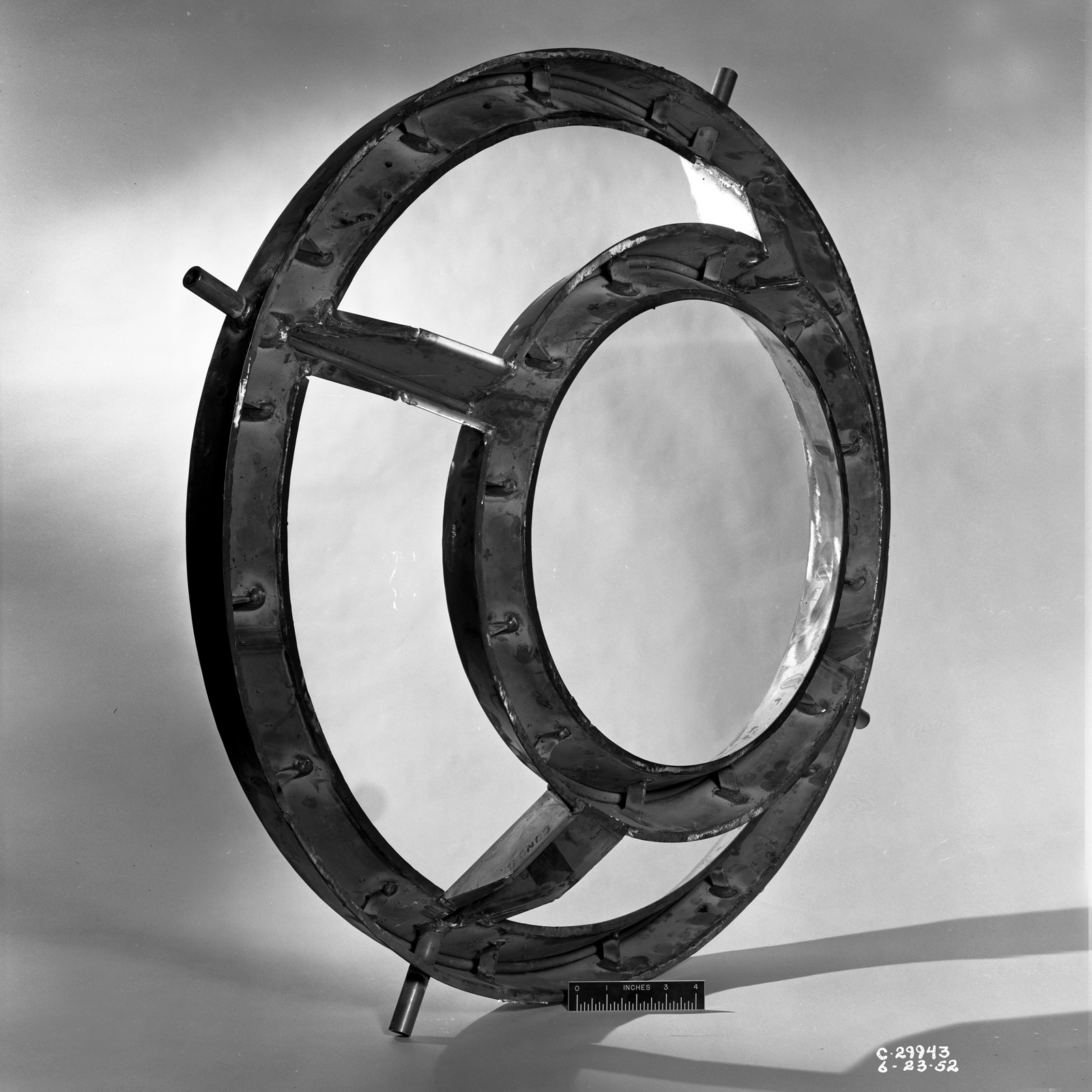 Photograph of flameholder.