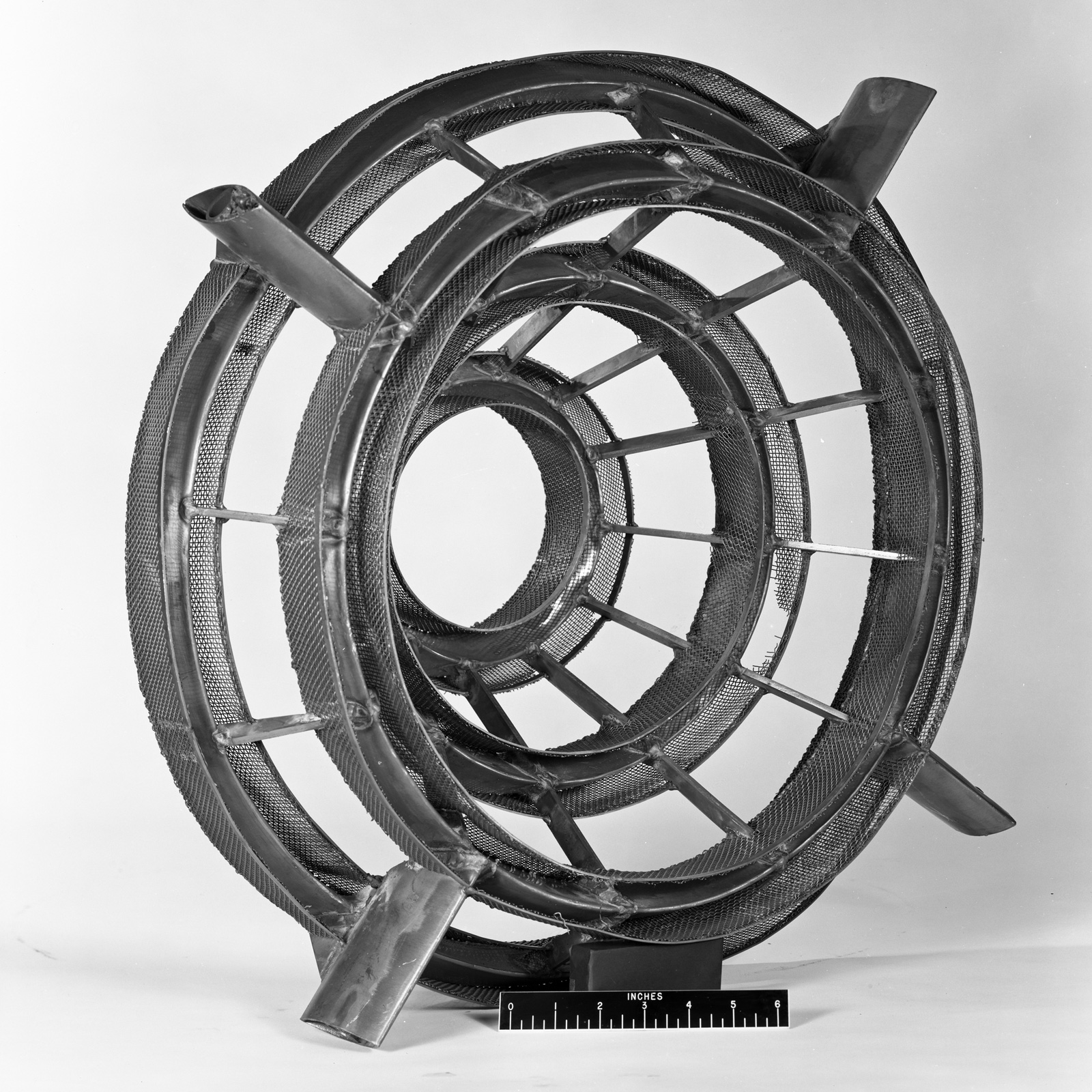 Photograph of flameholder.