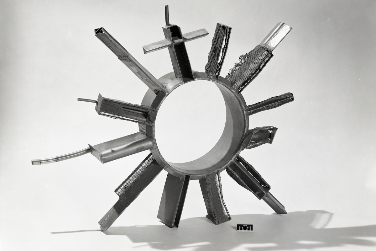 Photograph of flameholder.