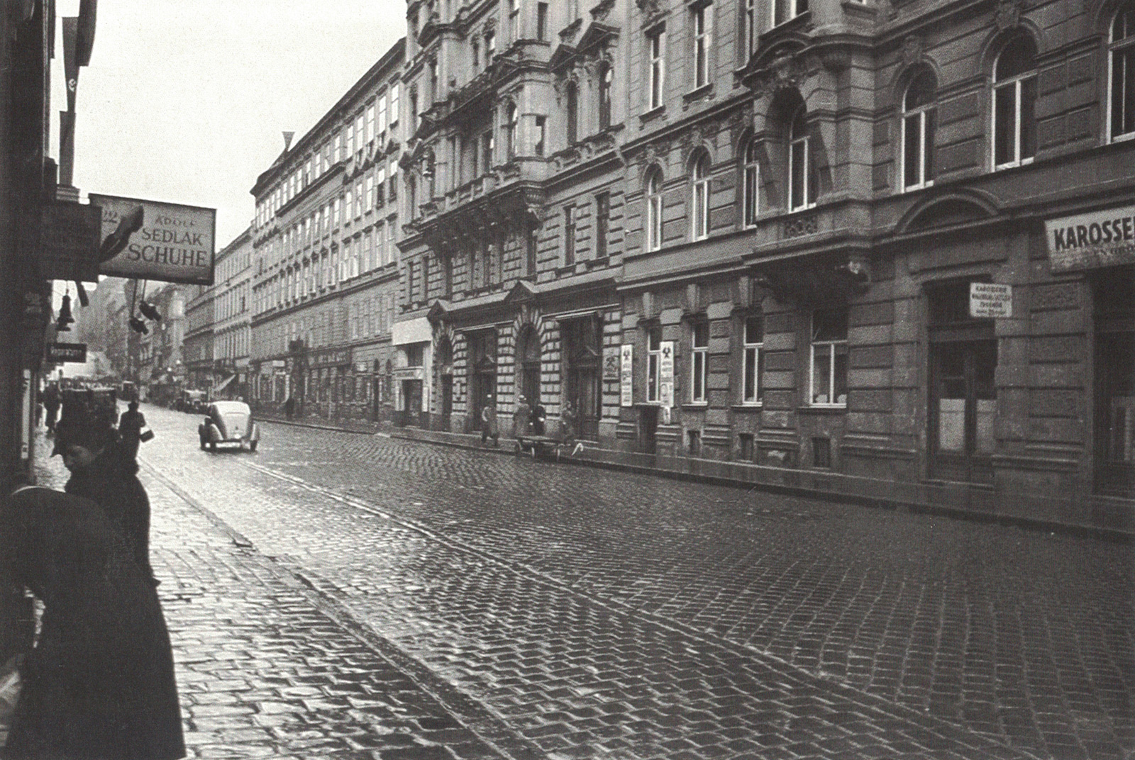 A photograph of an outdoor view of Berggasse nineteen on a rainy spring day.