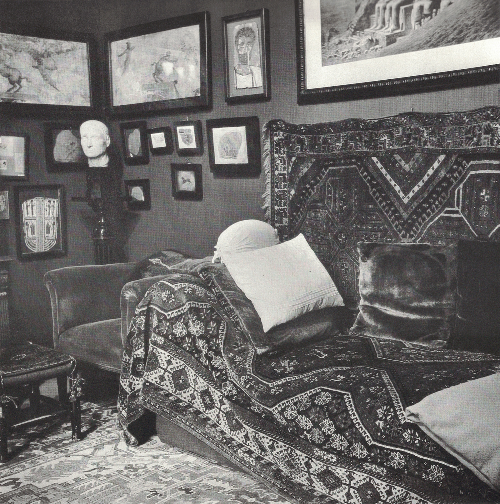 A photograph of Freud’s carpet-covered couch in his consulting room.