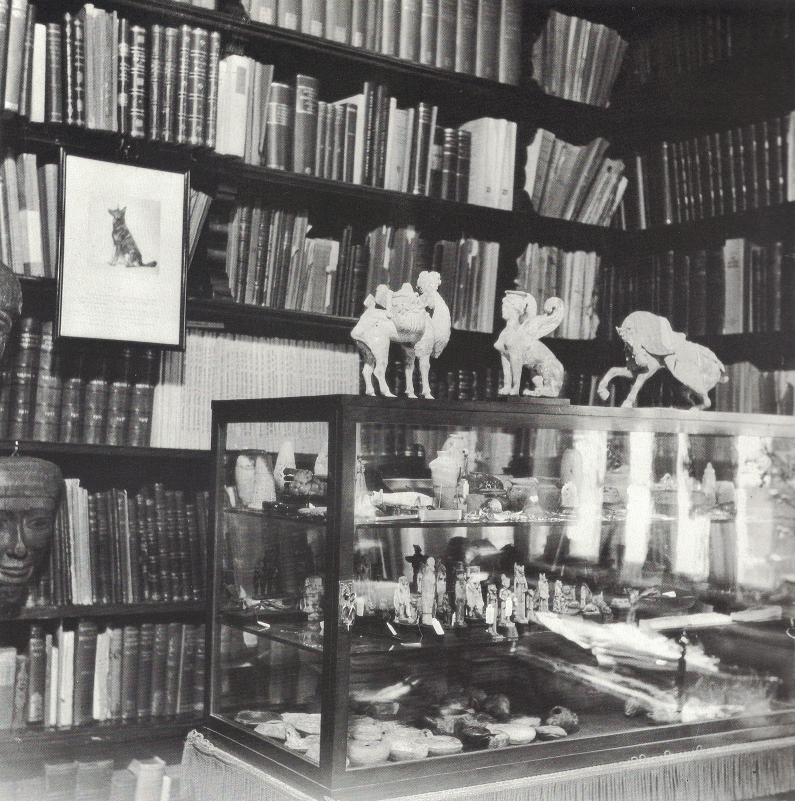 A photograph of books and antiquities in Freud’s study.